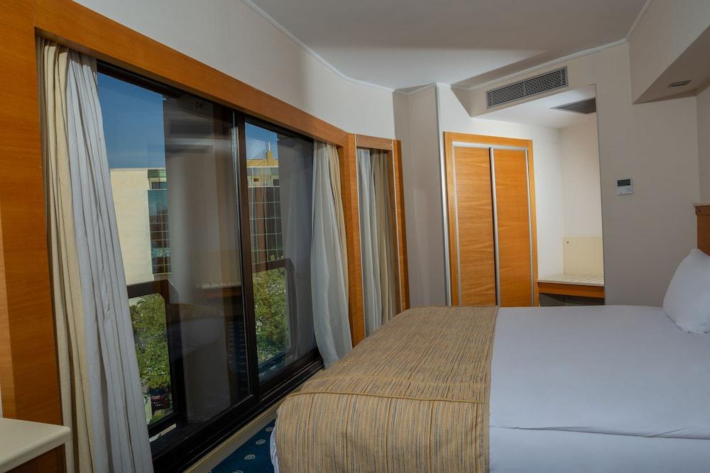 Best Western Plus Hotel Konak Izmir Eksteriør billede